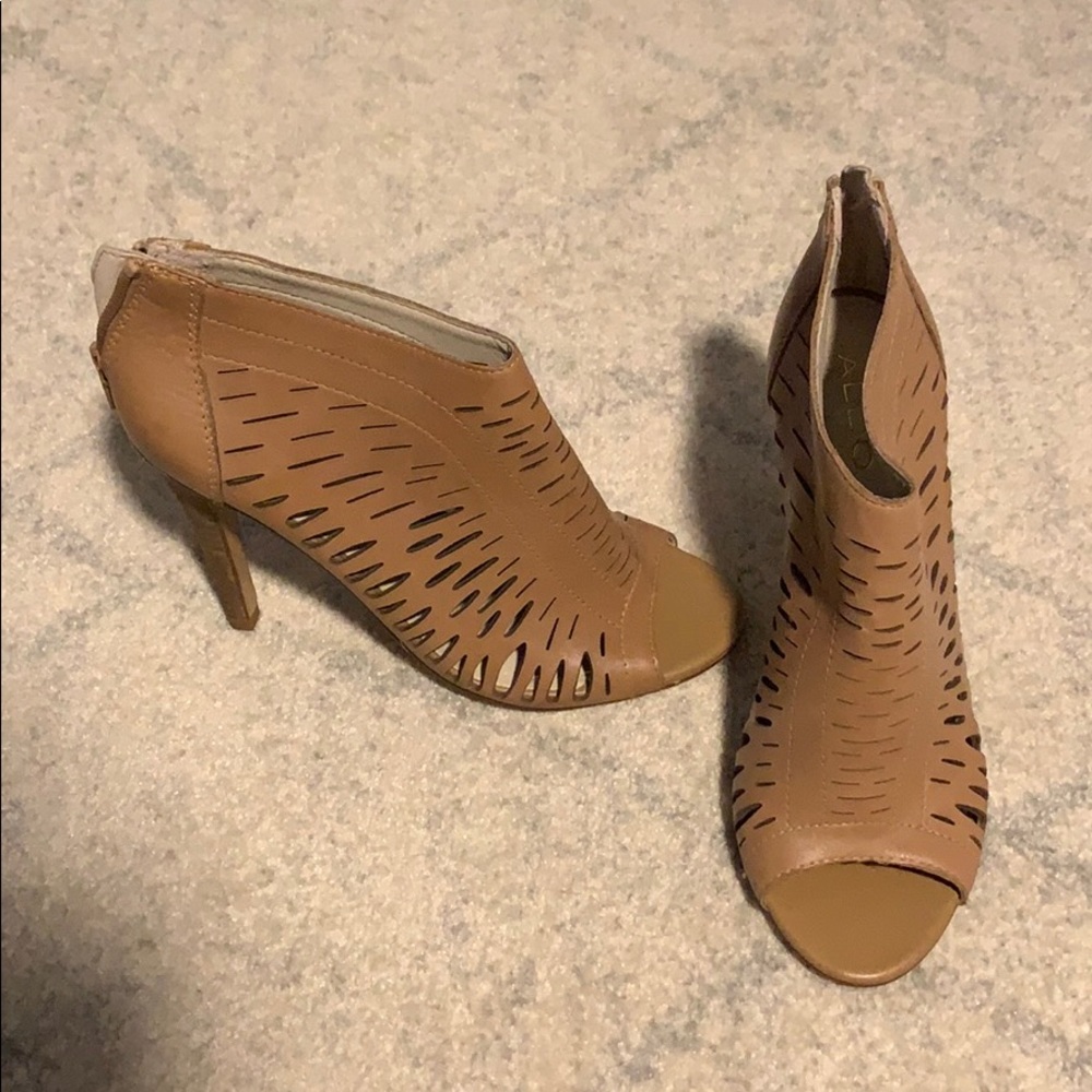 NWOT. Brown Leather Peep-toe Heels